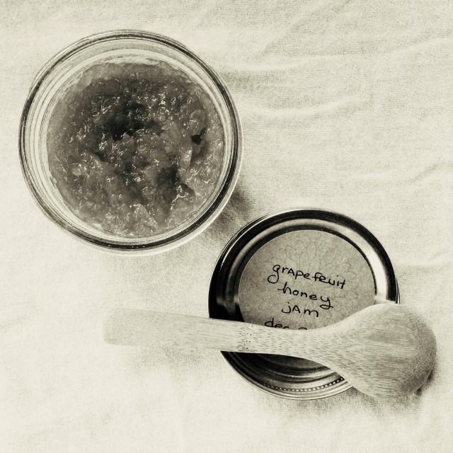 Grapefruit jam or marmalade sweetened with honey